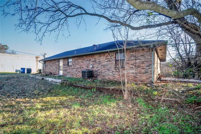 Photo 2 — 223 E 9th Street, Chandler, OK 74834