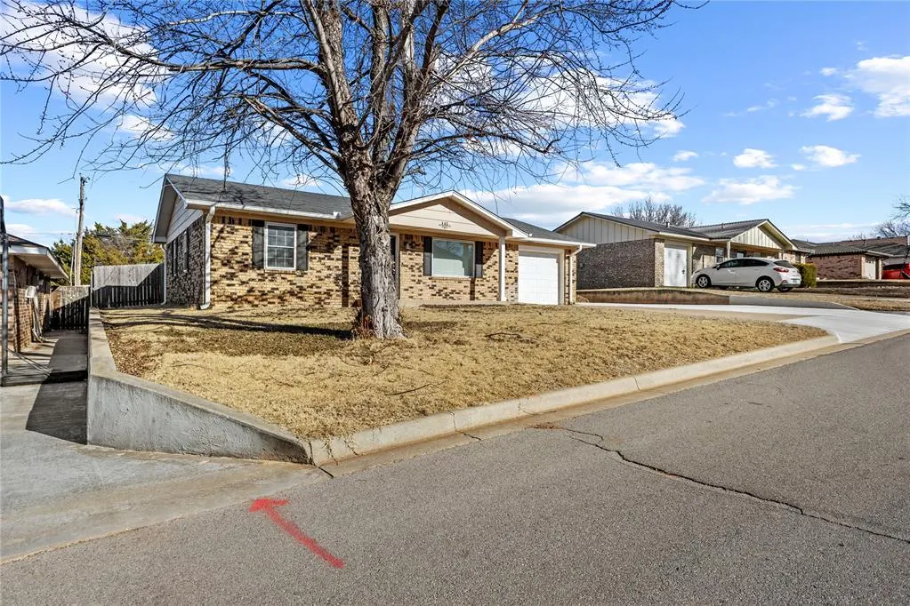 Photo 2 — 145 Hiler Drive, Weatherford, OK 73096