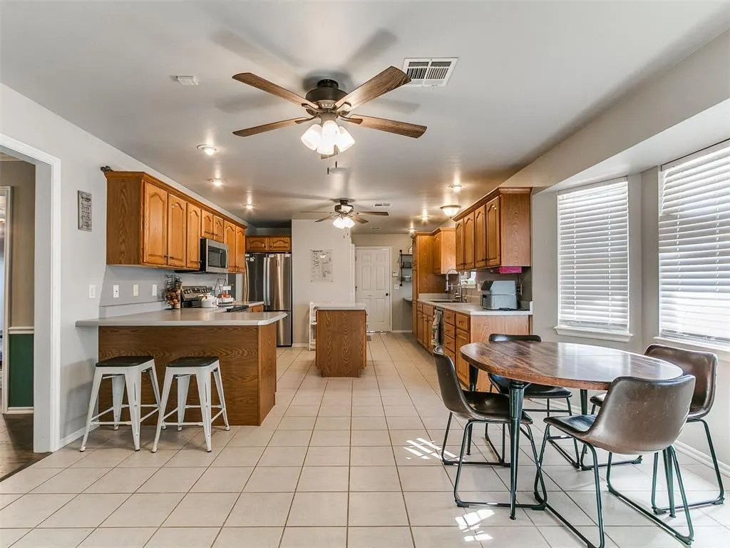 Photo 4 — 2306 County Road 1231, Blanchard, OK 73010