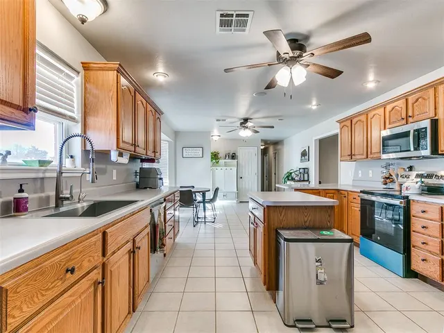 Photo 5 — 2306 County Road 1231, Blanchard, OK 73010