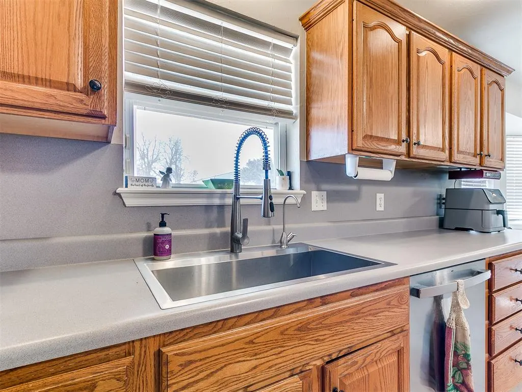 Photo 8 — 2306 County Road 1231, Blanchard, OK 73010