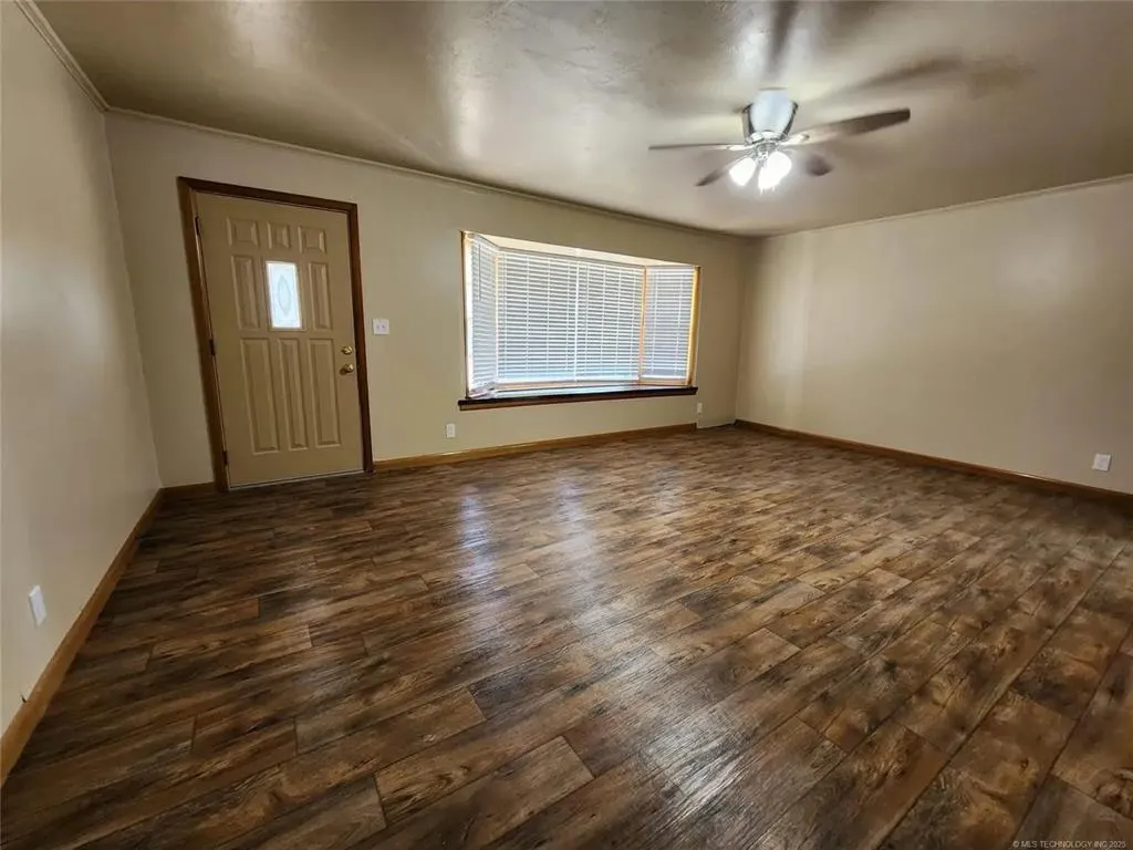 Photo 3 — 10 W Midland Street, Shawnee, OK 74804
