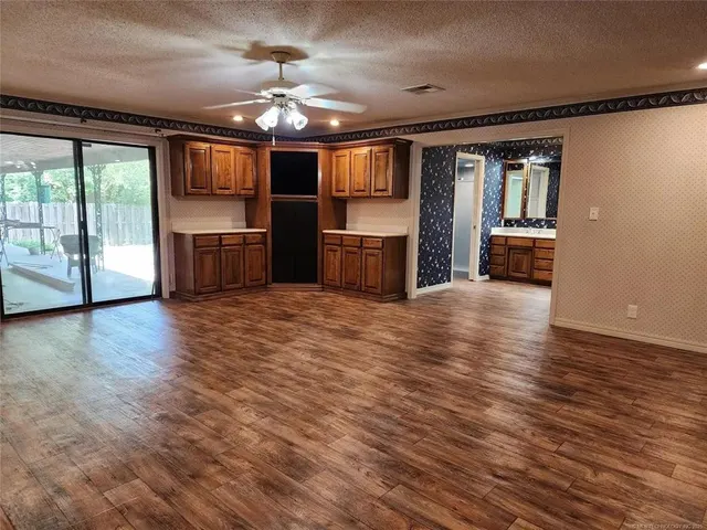 Photo 4 — 10 W Midland Street, Shawnee, OK 74804