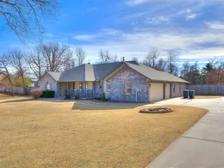 Sold home at 12100 SE 64th Street