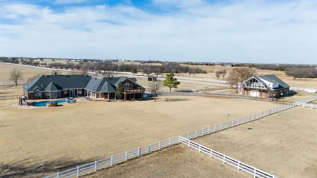 Photo 2 — 24190 N Macarthur Boulevard, Edmond, OK 73025