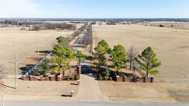 Photo 3 — 24190 N Macarthur Boulevard, Edmond, OK 73025