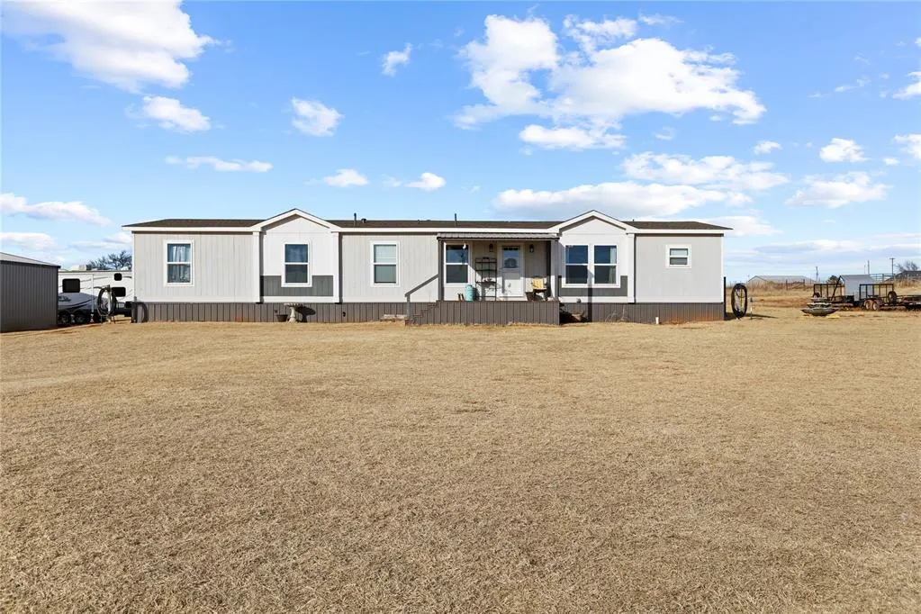 Photo 2 — 619 N 16th Street, Thomas, OK 73669
