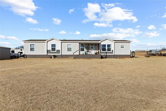 Photo 2 — 619 N 16th Street, Thomas, OK 73669