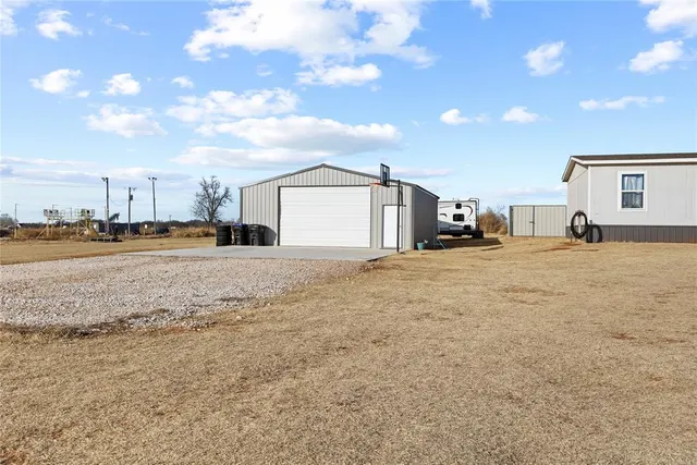 Photo 4 — 619 N 16th Street, Thomas, OK 73669