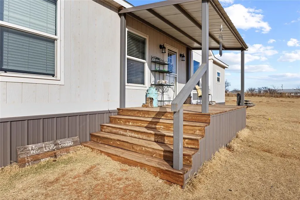 Photo 7 — 619 N 16th Street, Thomas, OK 73669