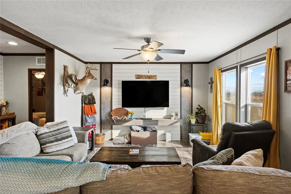 Photo 9 — 619 N 16th Street, Thomas, OK 73669
