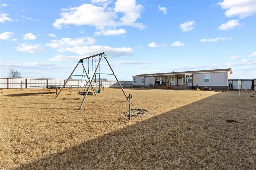 Photo 40 — 619 N 16th Street, Thomas, OK 73669