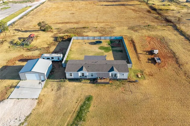 Photo 3 — 619 N 16th Street, Thomas, OK 73669