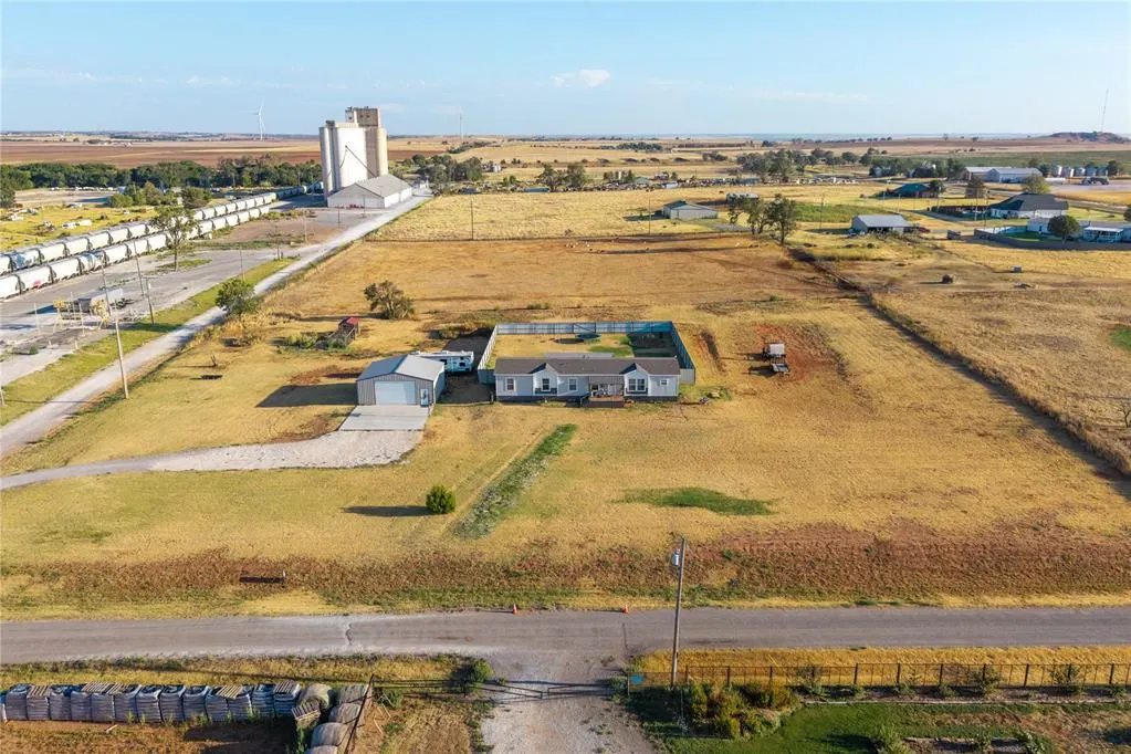 Front exterior — 619 N 16th Street, Thomas, OK 73669