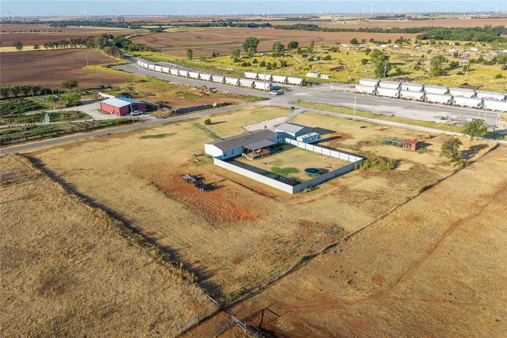 Photo 42 — 619 N 16th Street, Thomas, OK 73669
