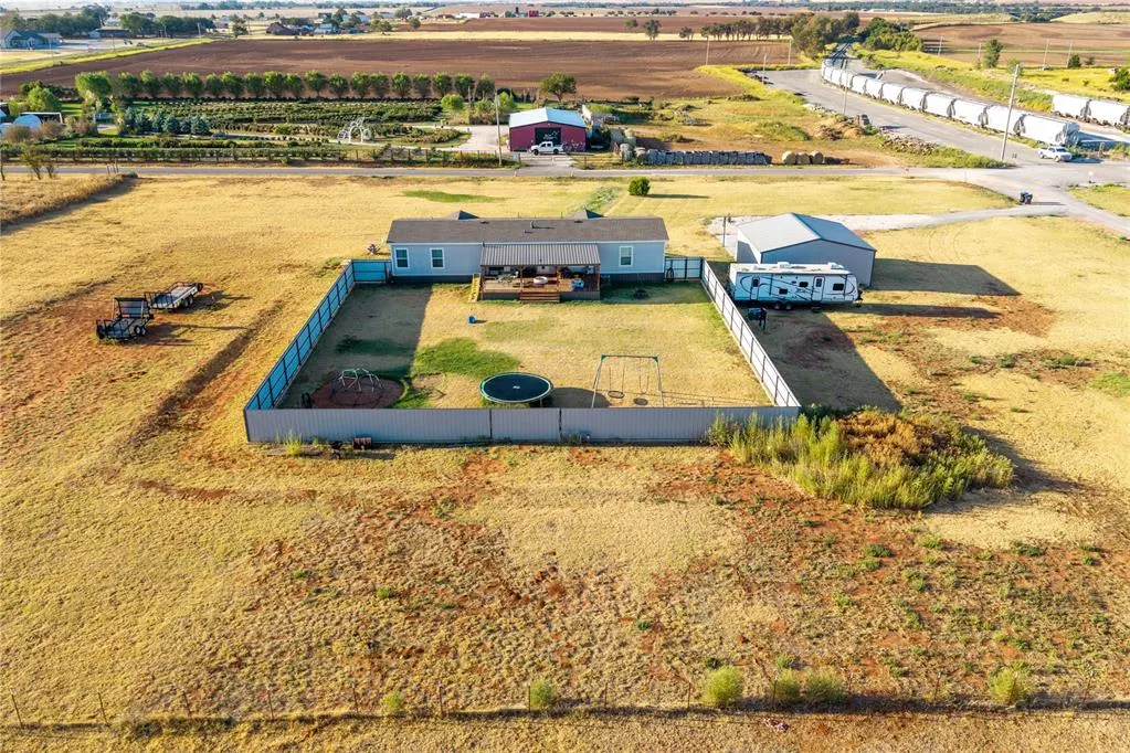 Photo 44 — 619 N 16th Street, Thomas, OK 73669