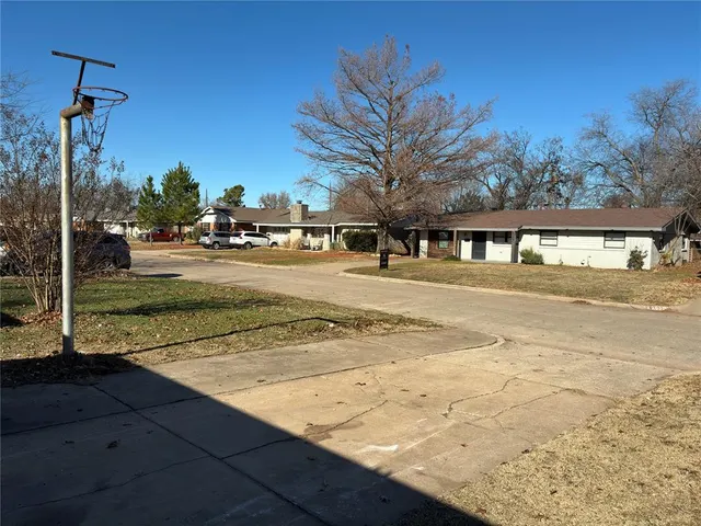 Photo 4 — 8204 NW 38th Street, Bethany, OK 73008