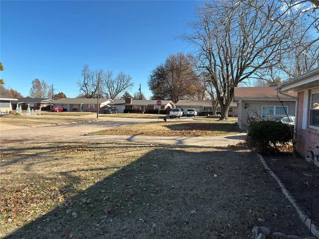 Photo 5 — 8204 NW 38th Street, Bethany, OK 73008