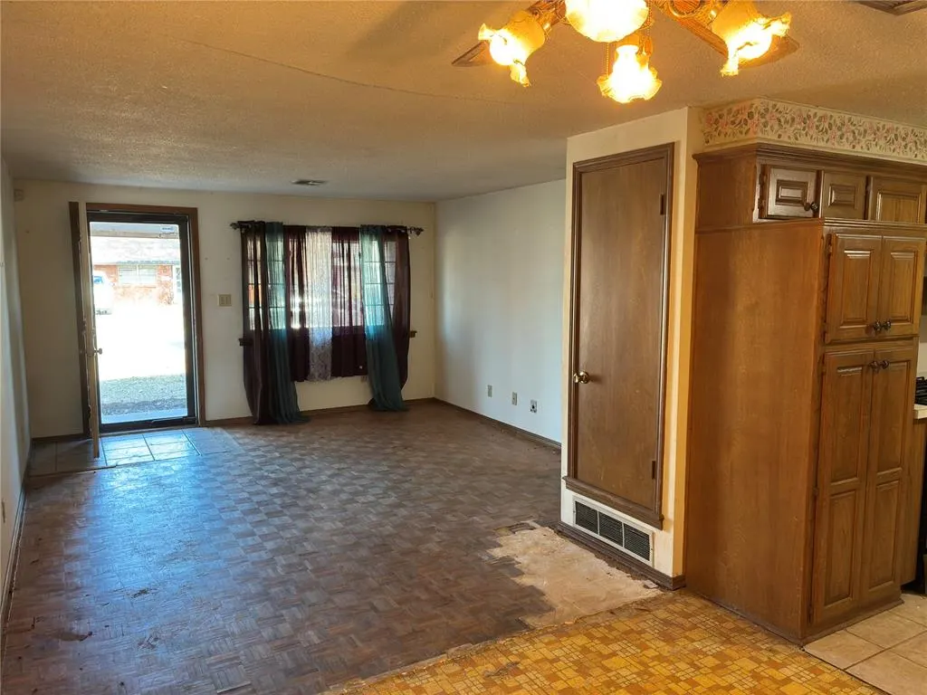 Photo 19 — 8204 NW 38th Street, Bethany, OK 73008