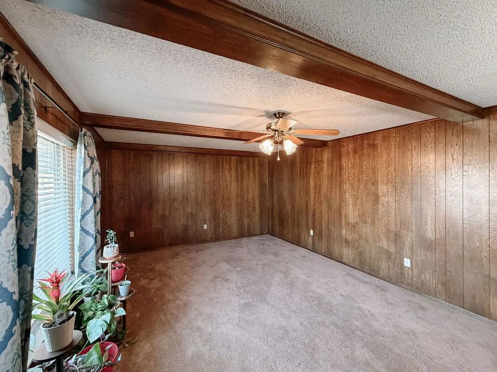 Photo 2 — 729 N Marion Avenue, Hinton, OK 73047