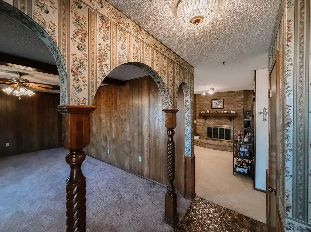 Photo 3 — 729 N Marion Avenue, Hinton, OK 73047