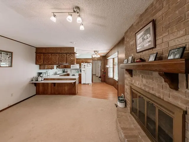 Photo 4 — 729 N Marion Avenue, Hinton, OK 73047