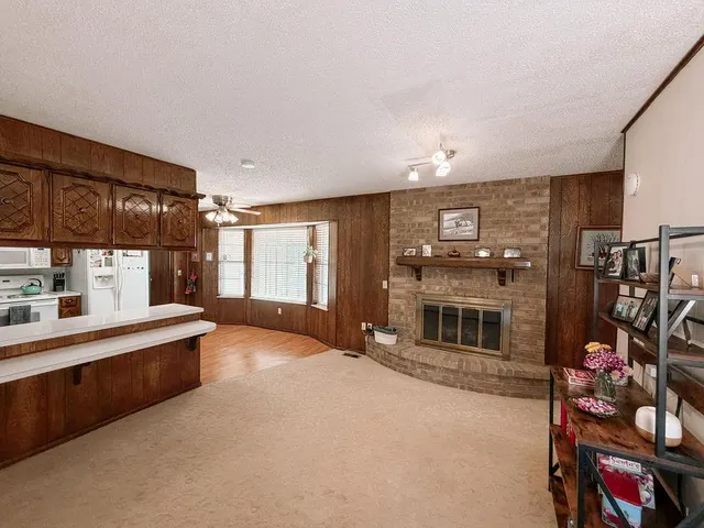 Photo 5 — 729 N Marion Avenue, Hinton, OK 73047