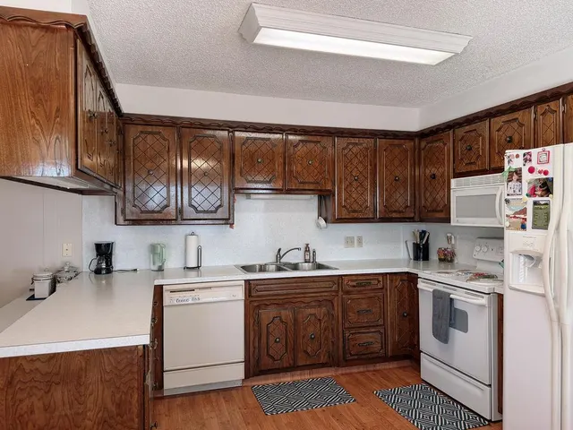 Photo 8 — 729 N Marion Avenue, Hinton, OK 73047