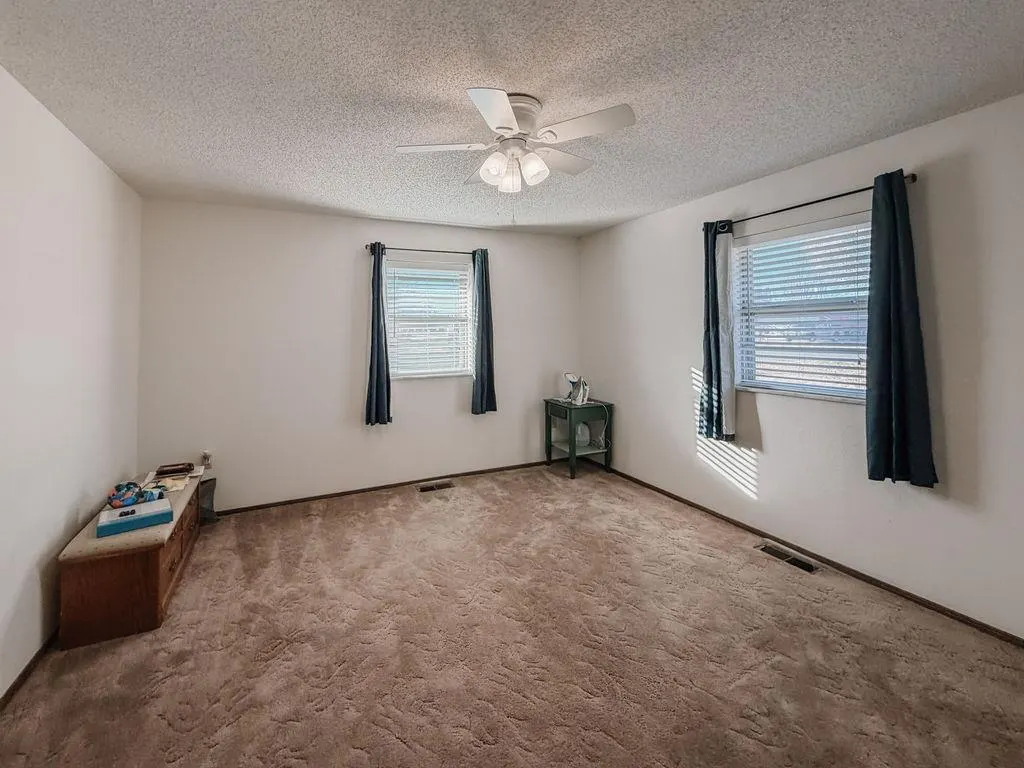 Photo 15 — 729 N Marion Avenue, Hinton, OK 73047