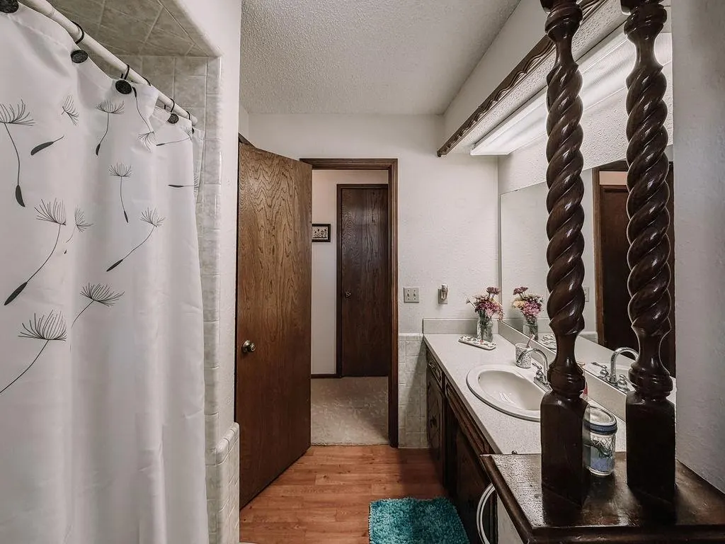 Photo 18 — 729 N Marion Avenue, Hinton, OK 73047