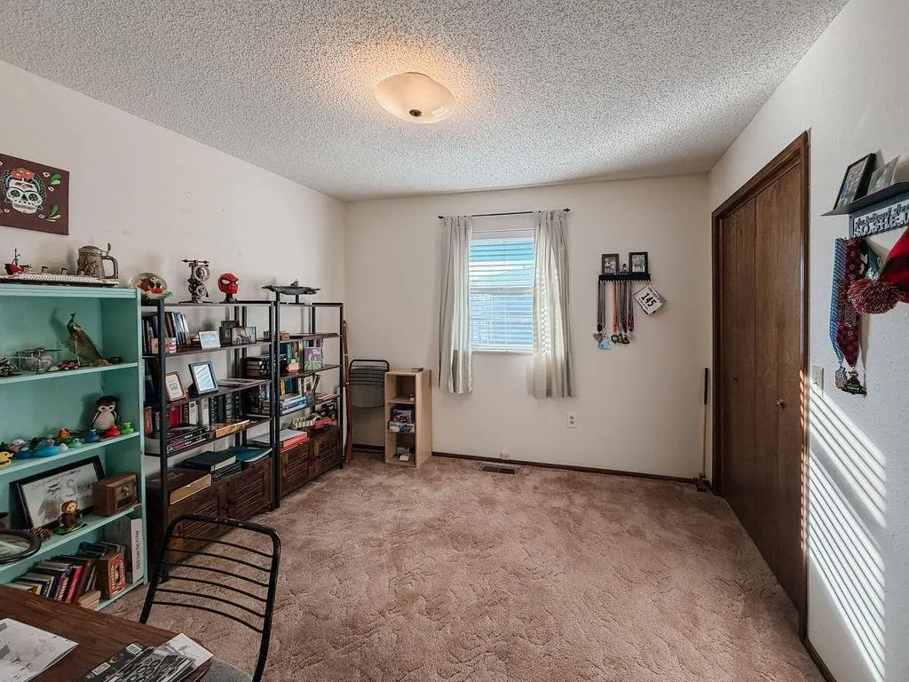 Photo 20 — 729 N Marion Avenue, Hinton, OK 73047