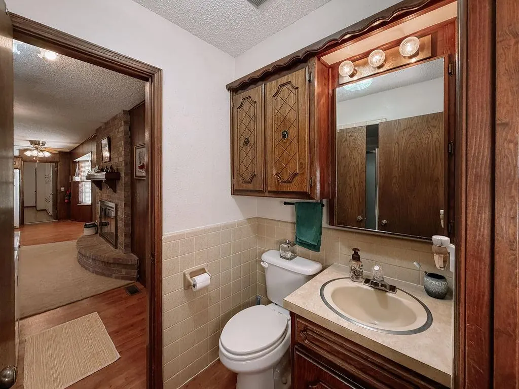 Photo 22 — 729 N Marion Avenue, Hinton, OK 73047