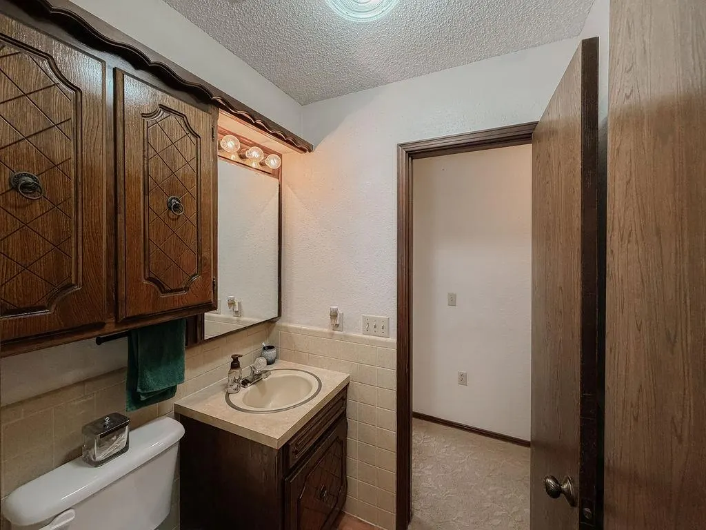 Photo 23 — 729 N Marion Avenue, Hinton, OK 73047
