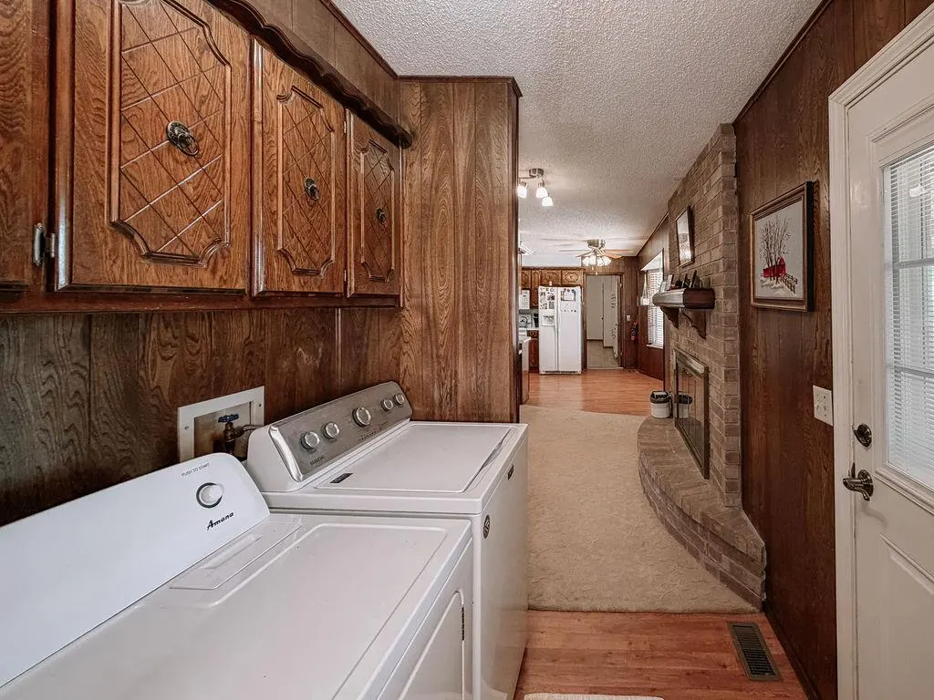 Photo 24 — 729 N Marion Avenue, Hinton, OK 73047