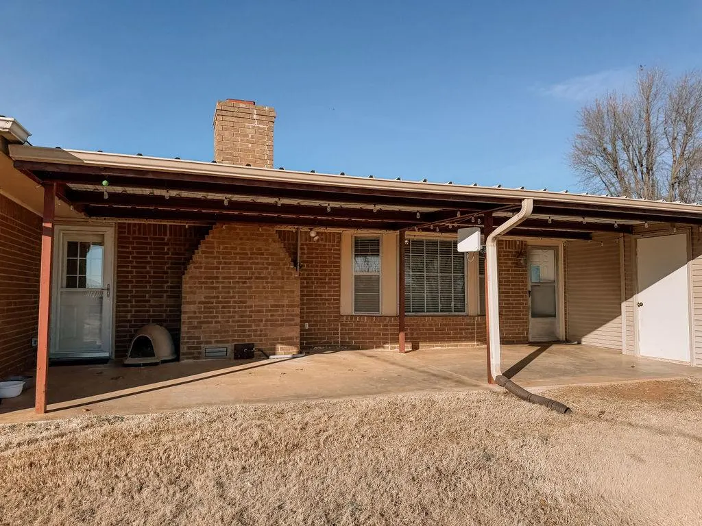 Photo 26 — 729 N Marion Avenue, Hinton, OK 73047