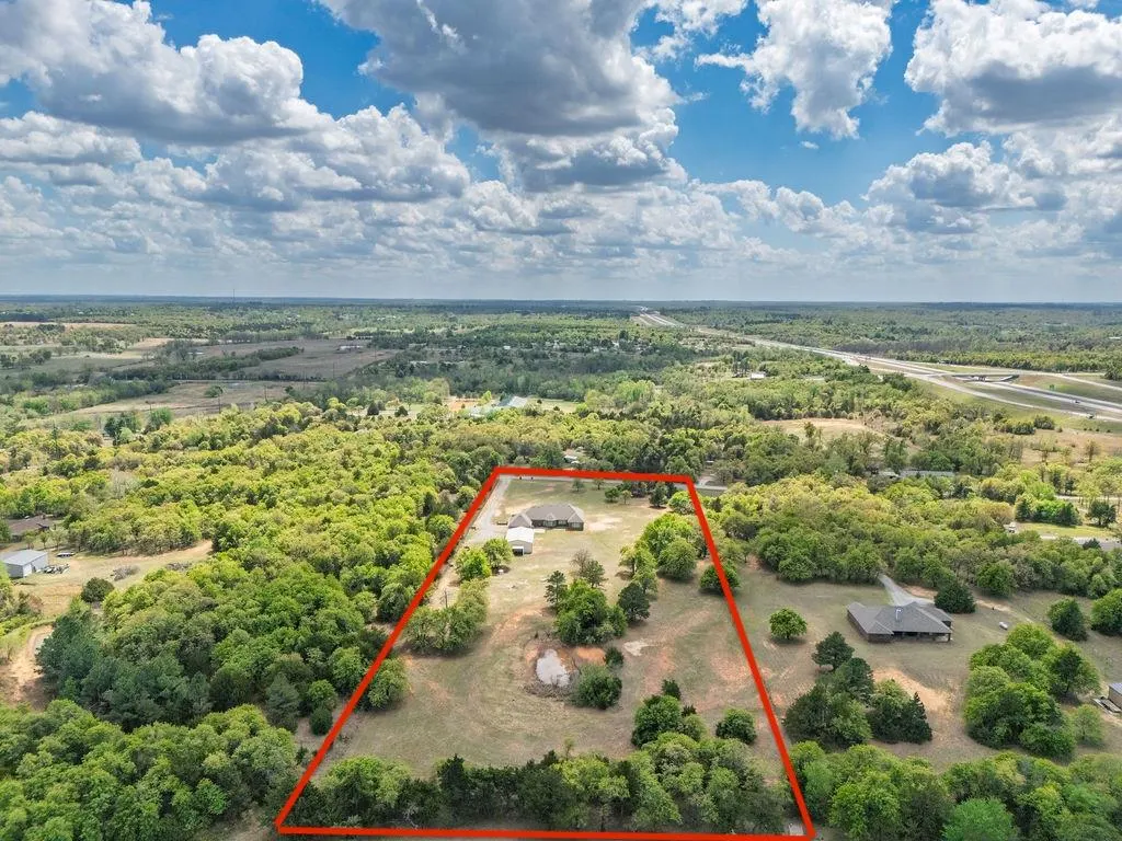 Photo 2 — 18831 Rockcreek Road, Harrah, OK 73045