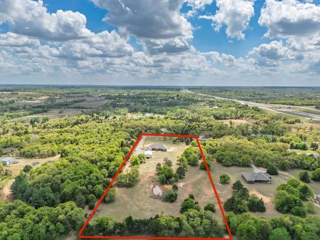 Photo 2 — 18831 Rockcreek Road, Harrah, OK 73045