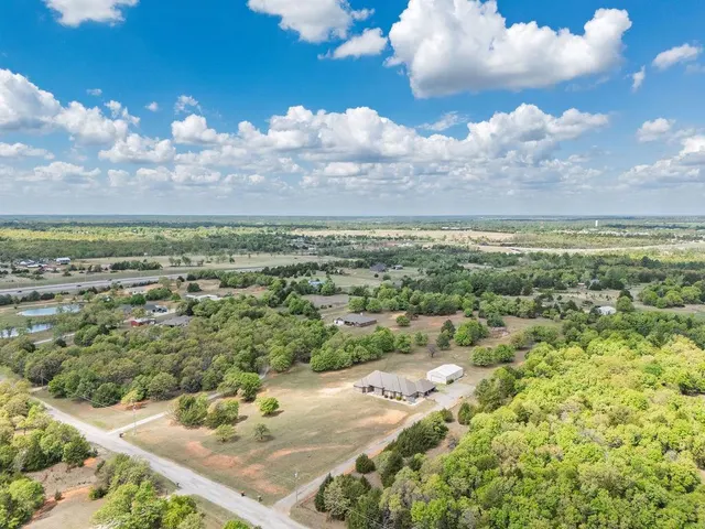 Photo 3 — 18831 Rockcreek Road, Harrah, OK 73045