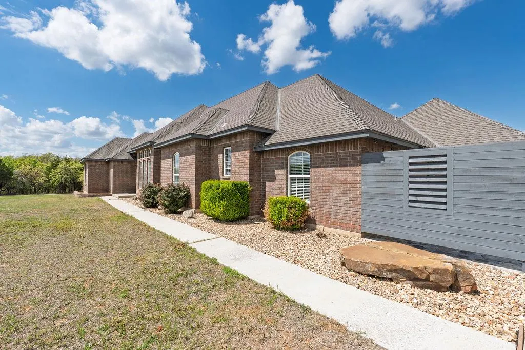 Photo 5 — 18831 Rockcreek Road, Harrah, OK 73045