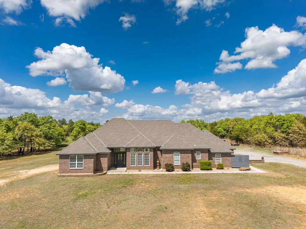 Photo 9 — 18831 Rockcreek Road, Harrah, OK 73045
