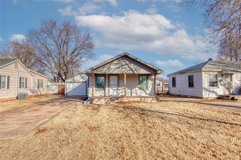 Photo 2 — 1217 W 6th Street, Elk City, OK 73644