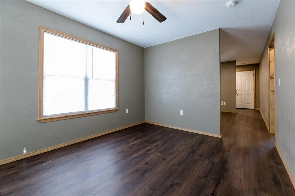Photo 5 — 1217 W 6th Street, Elk City, OK 73644
