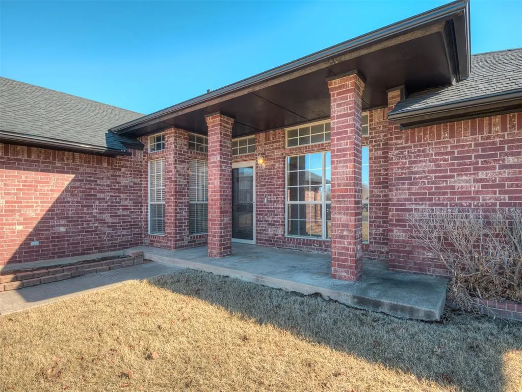 Photo 3 — 8128 Eagle Circle, Oklahoma City, OK 73135