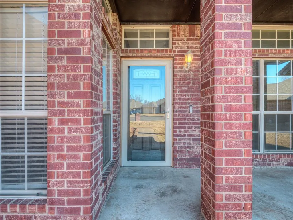 Photo 4 — 8128 Eagle Circle, Oklahoma City, OK 73135