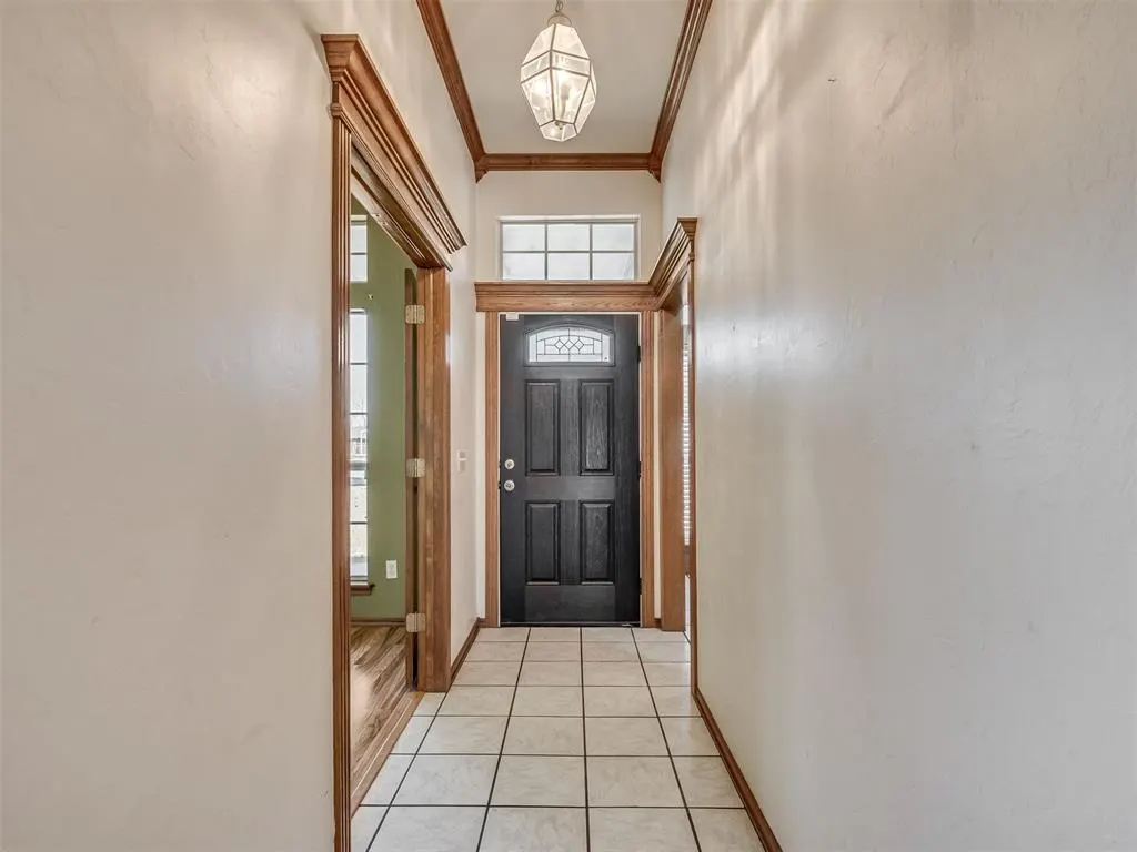 Photo 5 — 8128 Eagle Circle, Oklahoma City, OK 73135