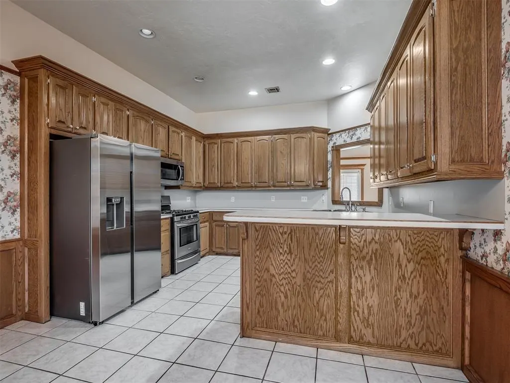 Photo 11 — 8128 Eagle Circle, Oklahoma City, OK 73135