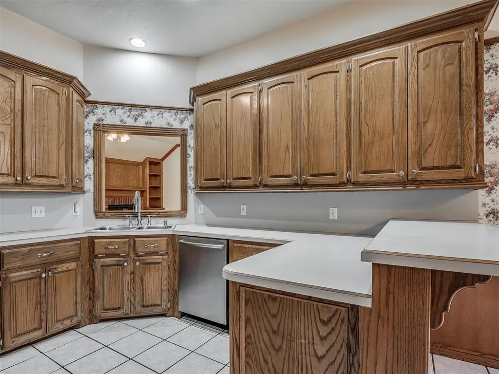 Photo 13 — 8128 Eagle Circle, Oklahoma City, OK 73135