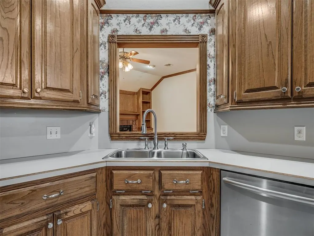 Photo 15 — 8128 Eagle Circle, Oklahoma City, OK 73135