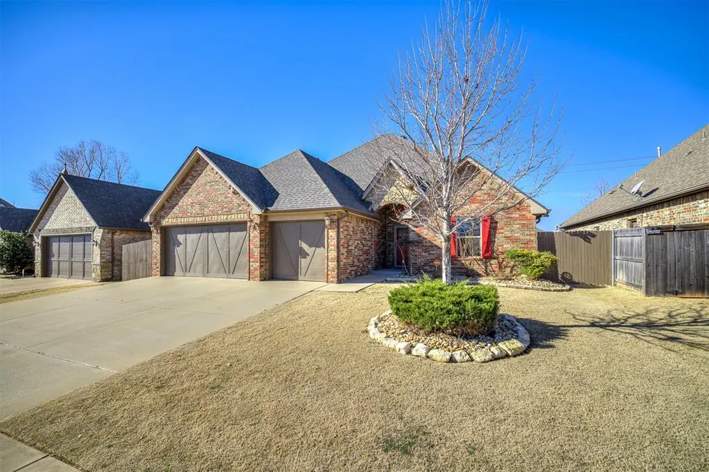 Photo 4 — 15925 James Thomas Court, Edmond, OK 73013