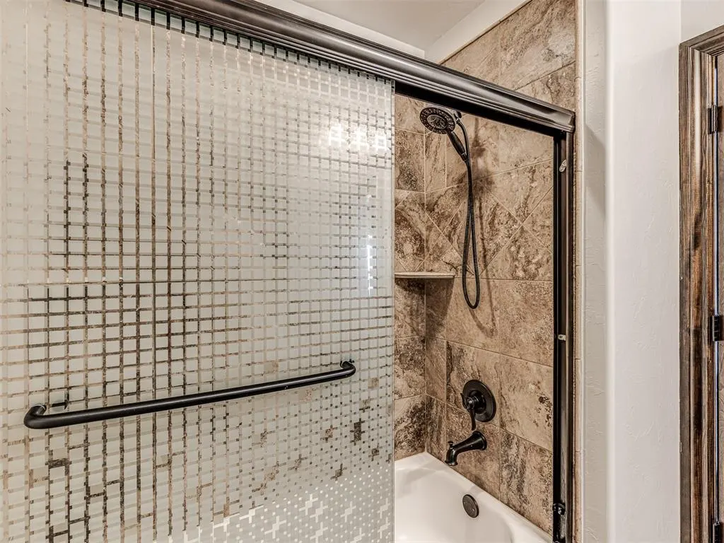 Photo 33 — 15925 James Thomas Court, Edmond, OK 73013